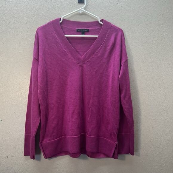 Banana Republic Sweater Pullover Women's Size M Magenta V-Neck 100% Merino Wool - Picture 1 of 4